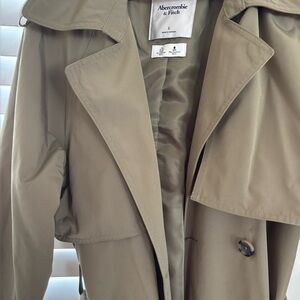 Abercrombie & Fitch Women's Classic Gorgeous Tan Trench Coat-very slimming!